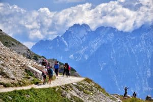 randonnée en montagne en famille