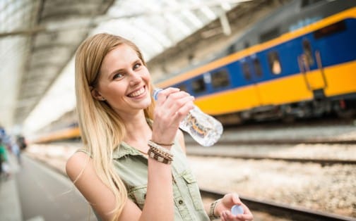 Eau de boisson : on fait comment lorsque l’on voyage ?